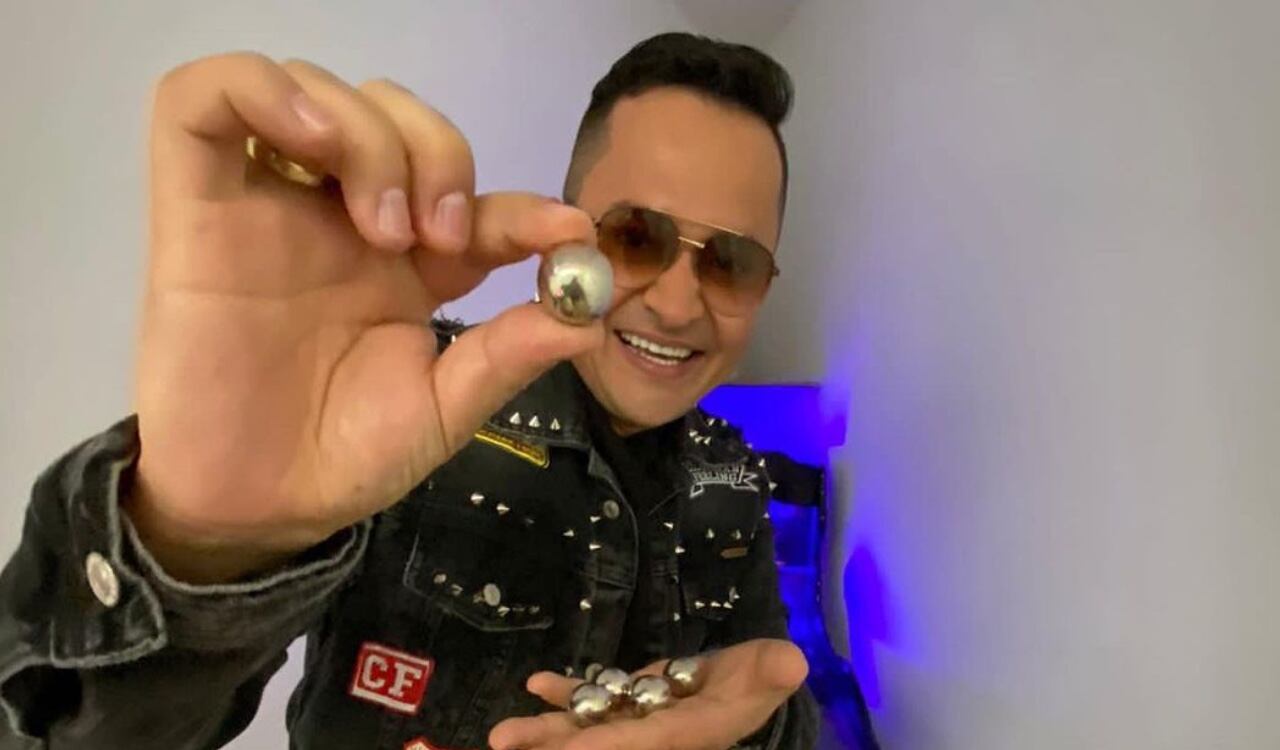 El cantante Freddy Burbano estuvo involucrado en un accidente de tránsito donde perdió la vida una joven de 21 años de edad