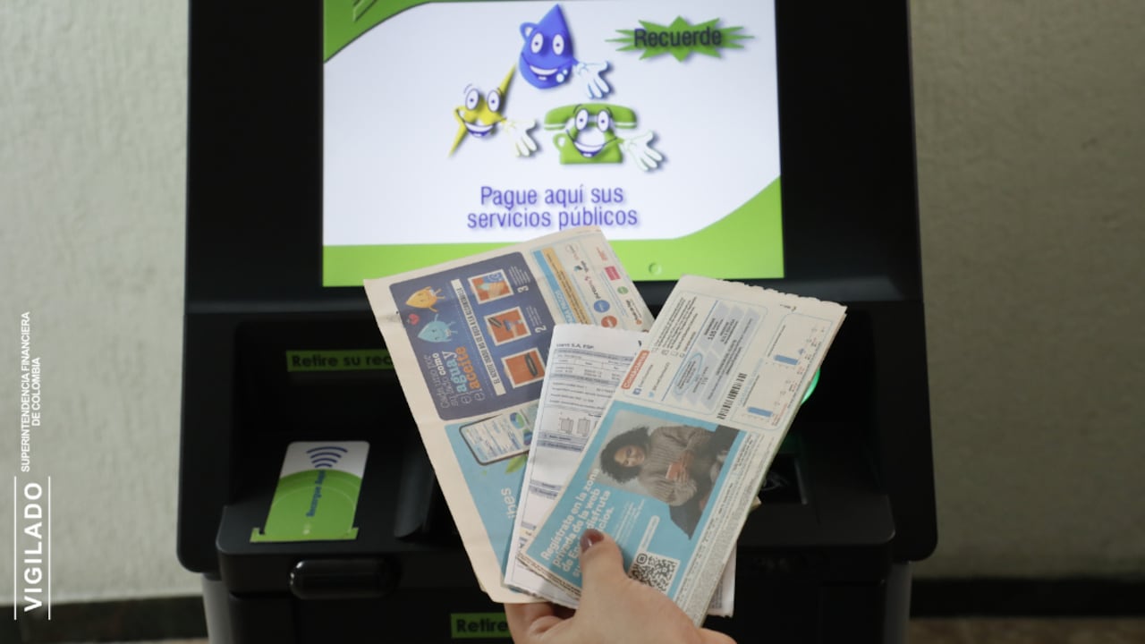Una de las transacciones que se pueden hacer en los cajeros automáticos de Servibanca es el pago de servicios públicos.