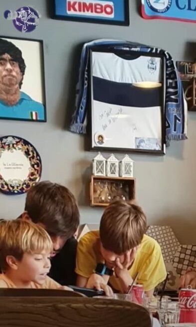 Piqué estuvo en la pizzería con sus hijos
