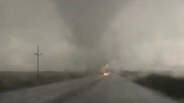 Las autoridades meteorológicas estadounidenses advirtieron este viernes que más de 50 millones de personas se encuentra bajo una grave amenaza de tormenta en una gran parte de ese país.
