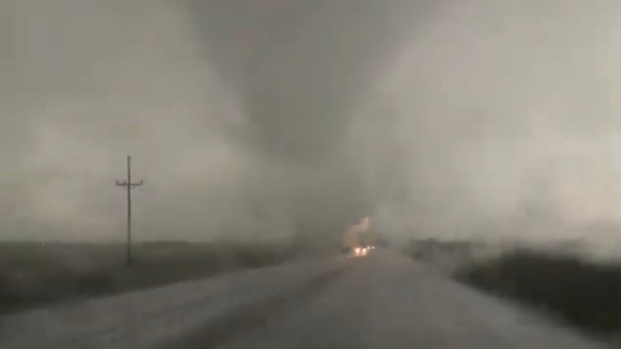 Las autoridades meteorológicas estadounidenses advirtieron este viernes que más de 50 millones de personas se encuentrna bajo una grave amenaza de tormenta en una gran parte de ese país.