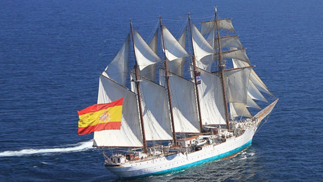 El Juan Sebastián Elcano, el buque escuela de la Armada española sirve de embajada flotante de la Marca España por los mares de todo el mundo.