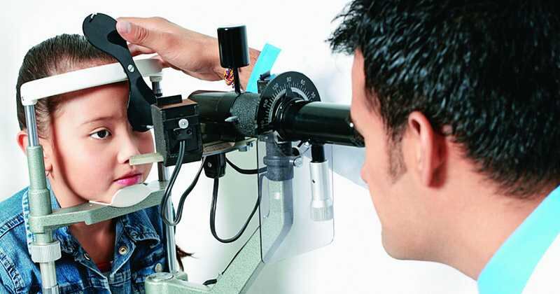 Expertos aconsejan un examen visual en los niños por lo menos una vez al año.