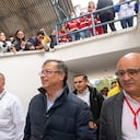El presidente Gustavo Petro dijo ante los dirigentes comunales del país, que “un buen gobierno, se hace es con el pueblo, se hace es en las calles, se hace en los campos, se hace embarrándose los zapatos, no importa las marcas que se tengan”.