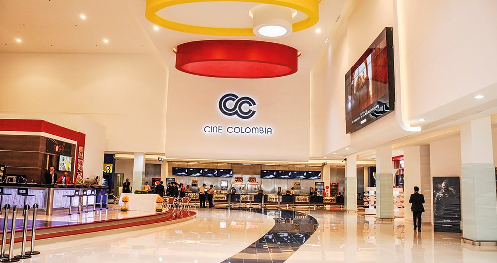  Cine Colombia ha ofrecido servicios alternativos en el lobby de sus cines, para mantener la actividad. También ha desarrollado autocines y servicio a domicilio de sus productos de alimentos y confitería.