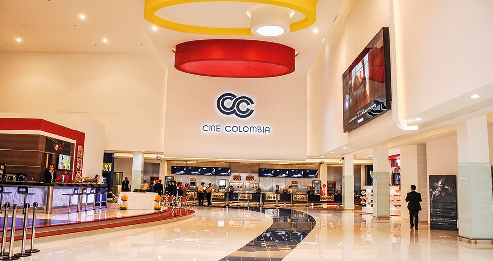  Cine Colombia ha ofrecido servicios alternativos en el lobby de sus cines, para mantener la actividad. También ha desarrollado autocines y servicio a domicilio de sus productos de alimentos y confitería.