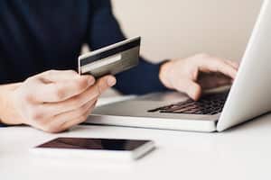 Entre enero y noviembre del año pasado había vigente en Colombia 14.795.855 tarjetas de crédito de los diferentes bancos. En el último año se otorgaron 283.000 nuevas tarjetas, según datos publicados por Asobancaria.