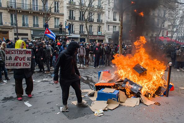 Pese a las masivas protestas, Macron no da reversa a su propósito de materializar la reforma pensional.