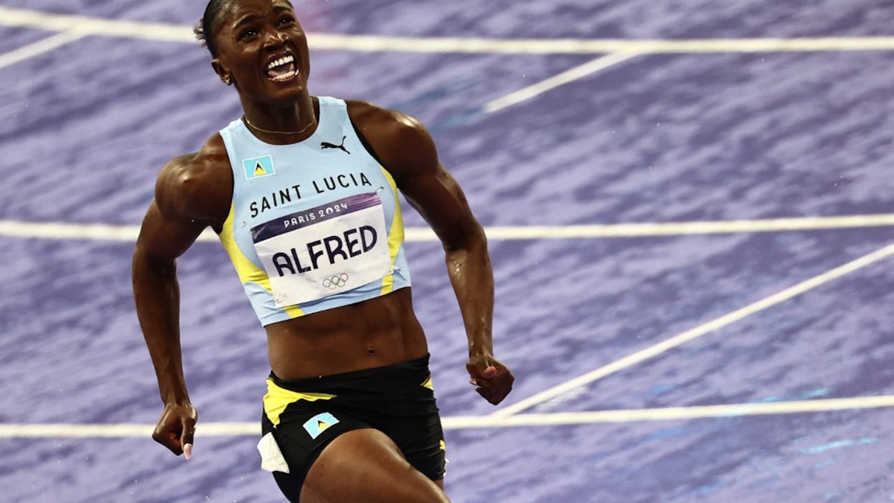 La santalucense Julien Alfred derrotó a la favorita estadounidense Sha’Carri Richardson y se proclamó campeona olímpica de los 100 metros, este sábado en París.