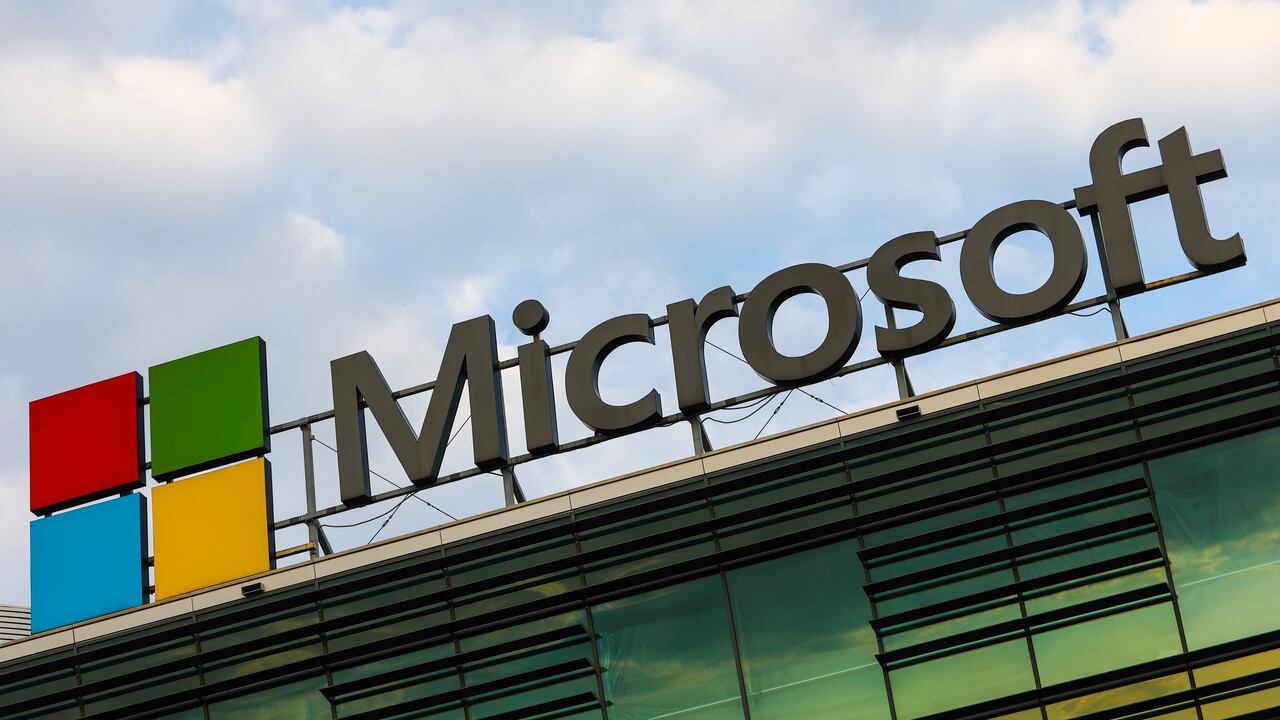 Microsoft implementó una serie de cambios destinados tanto a los clientes del ámbito empresarial como a los usuarios del sector educativo. (Foto de Jakub Porzycki / NurPhoto a través de Getty Images).