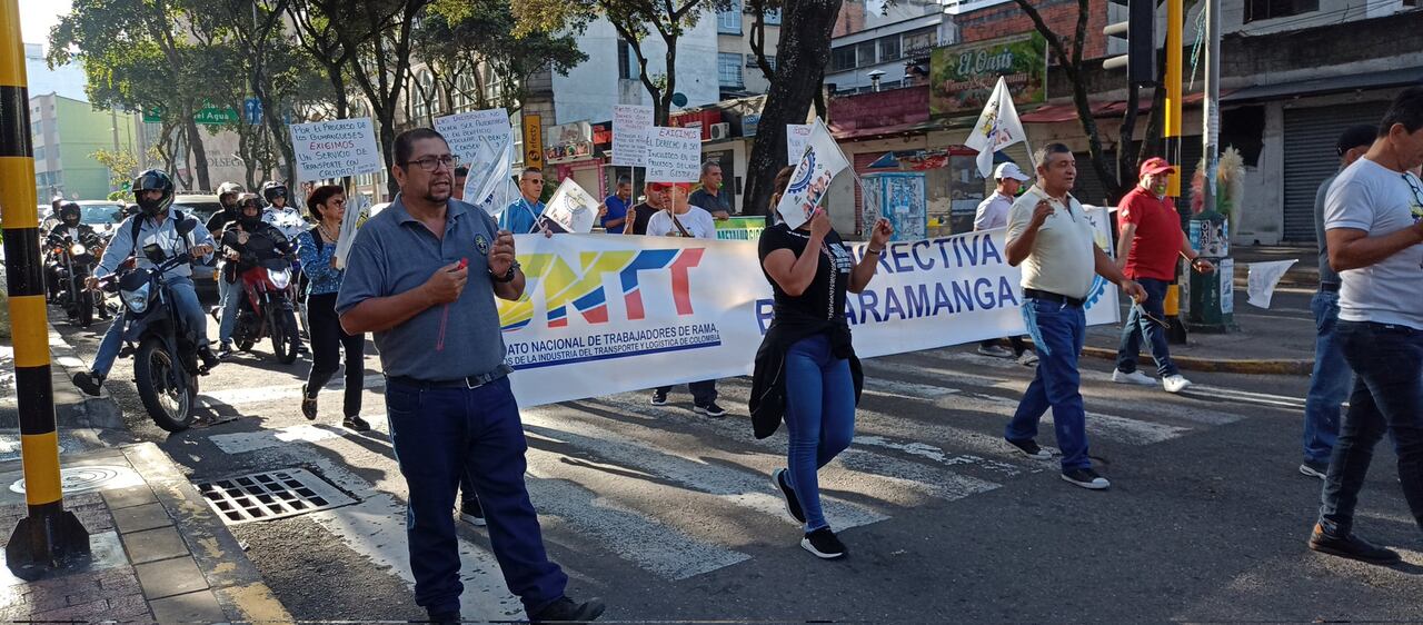 Trabajadores presentaron un pliego de ocho peticiones.