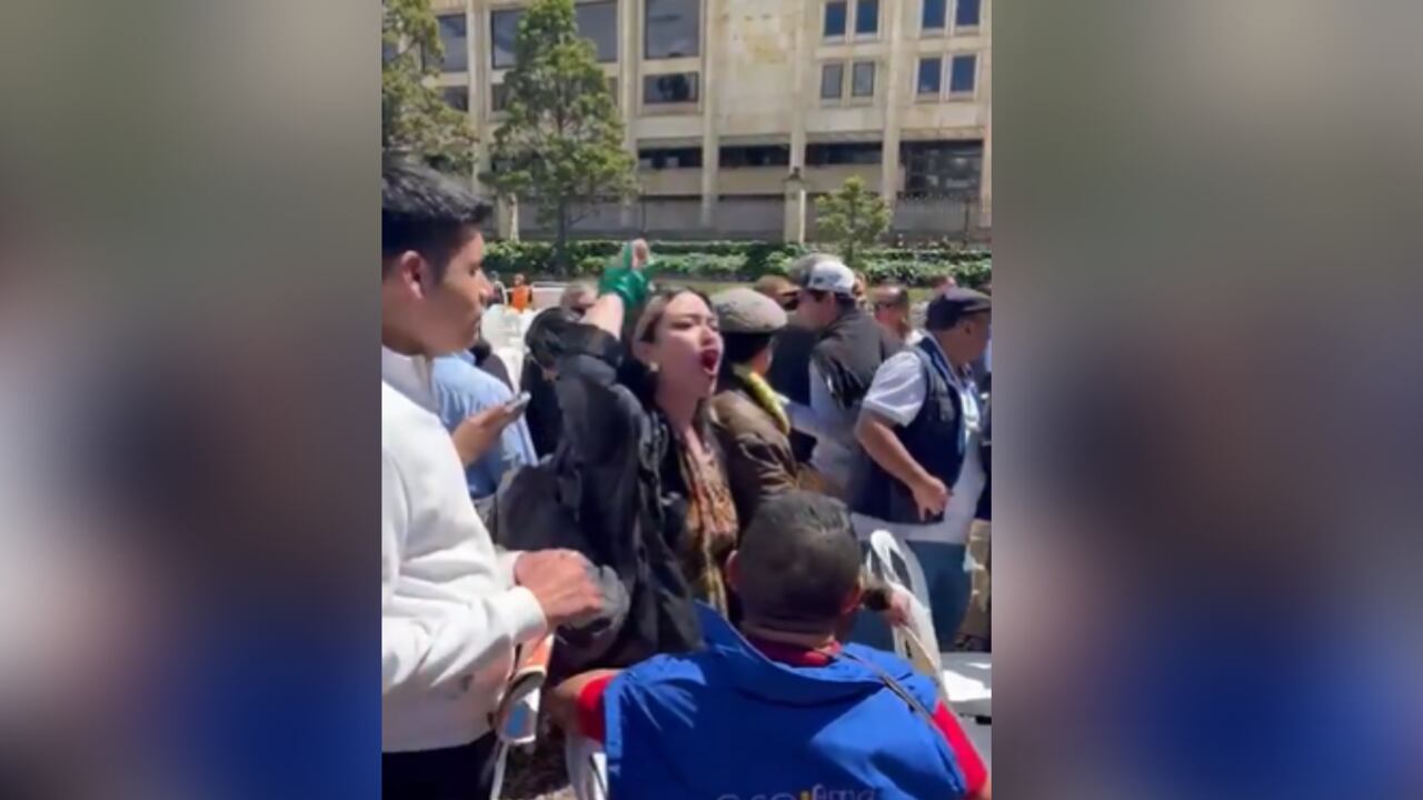 Joven desilusionada reclama por la falta de 'diálogo' en el espacio abierto por el Gobierno Petro llamado 'Diálogos vinculantes'. No dejaron hablar, señaló la mujer en un video que se viraliza en redes sociales.