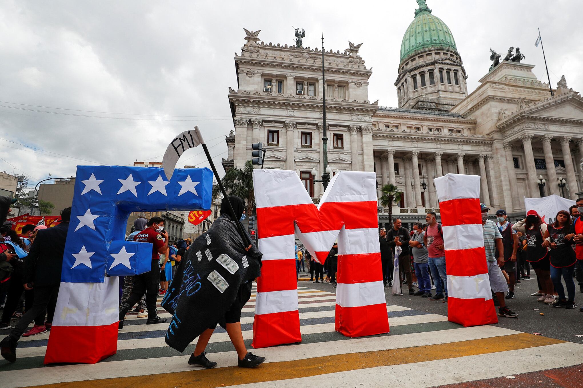 Los argentinos se enfrentan a la policía.