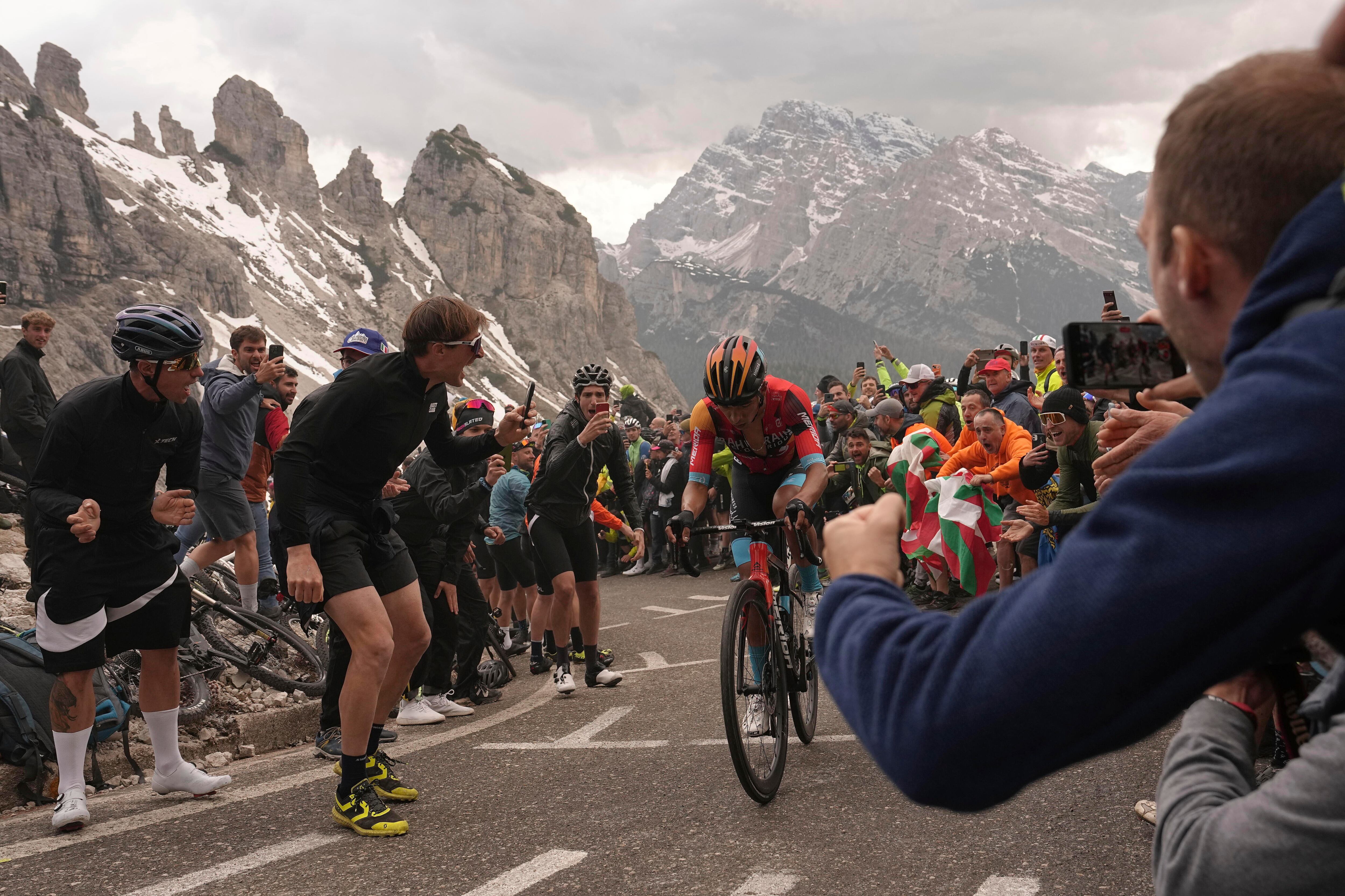 Colombia's Santiago Buitrago pedals to win the 19th stage of the Giro D'Italia , tour of Italy cycling race, from Longarone to Tre Cime di Lavaredo, Italy, Friday, May 26, 2023. (Marco Alpozzi/LaPresse via AP