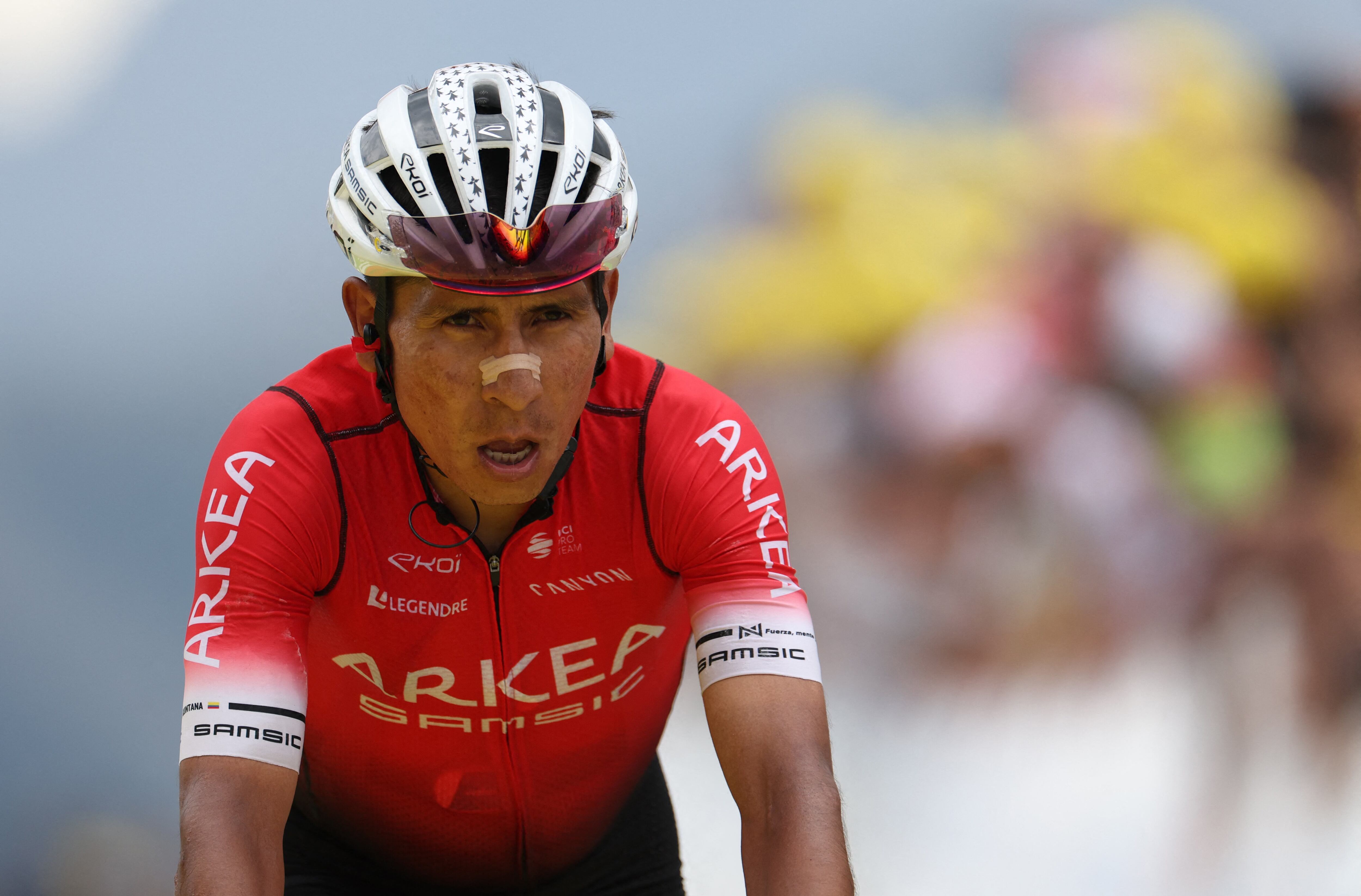 Team Arkea-Samsic team's Colombian rider Nairo Quintana cycles in the final meters to the finish line of the 11th stage of the 109th edition of the Tour de France cycling race, 151,7 km between Albertville and Col du Granon Serre Chevalier, in the French Alps, on July 13, 2022. (Photo by Thomas SAMSON / AFP)
