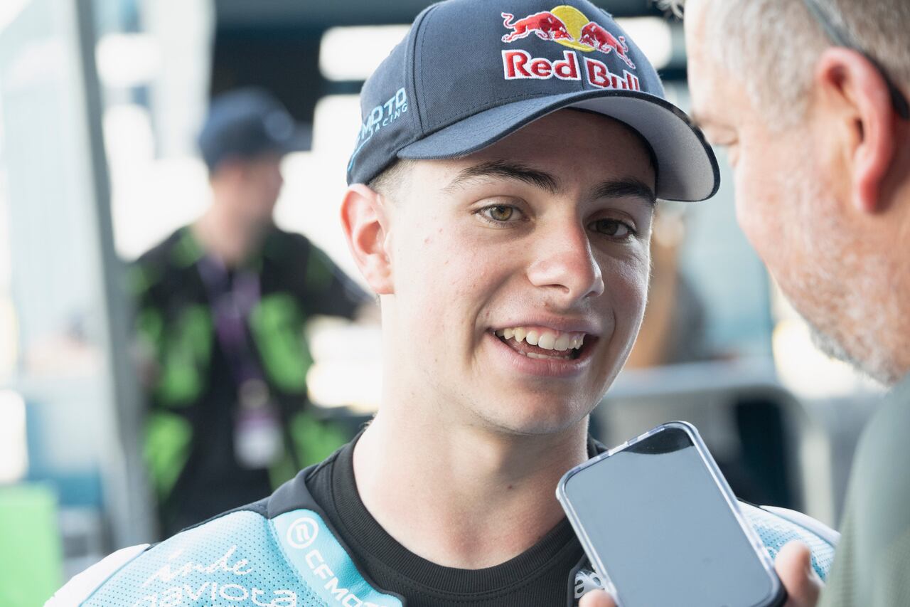 BURIRAM, THAILAND - FEBRUARY 27: David Alonso of Colombia and CFMOTO Aspar Team speaks with journalists in pit during the MotoGP Of Thailand - Previews at Chang International Circuit on February 27, 2025 in Buriram, Thailand. (Photo by Mirco Lazzari gp/Getty Images)