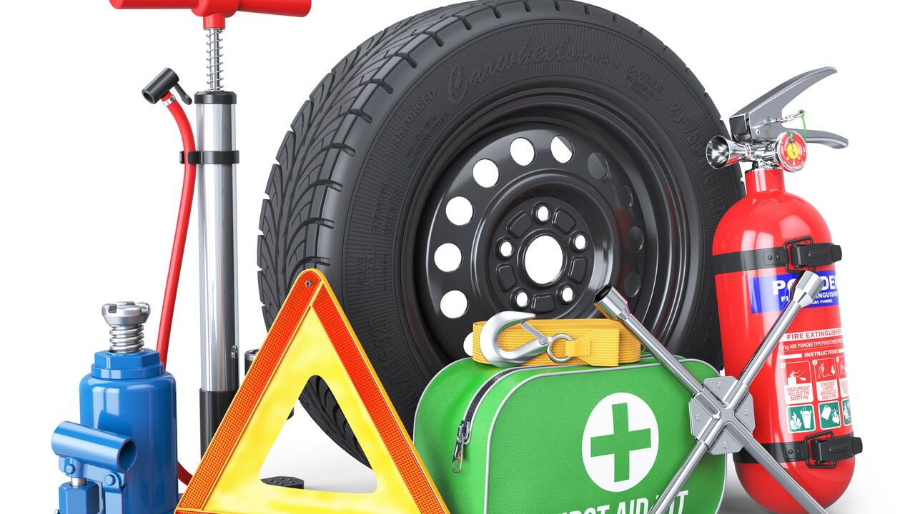 Portar el kit de carretera es obligatorio según las normas de tránsito en Colombia.