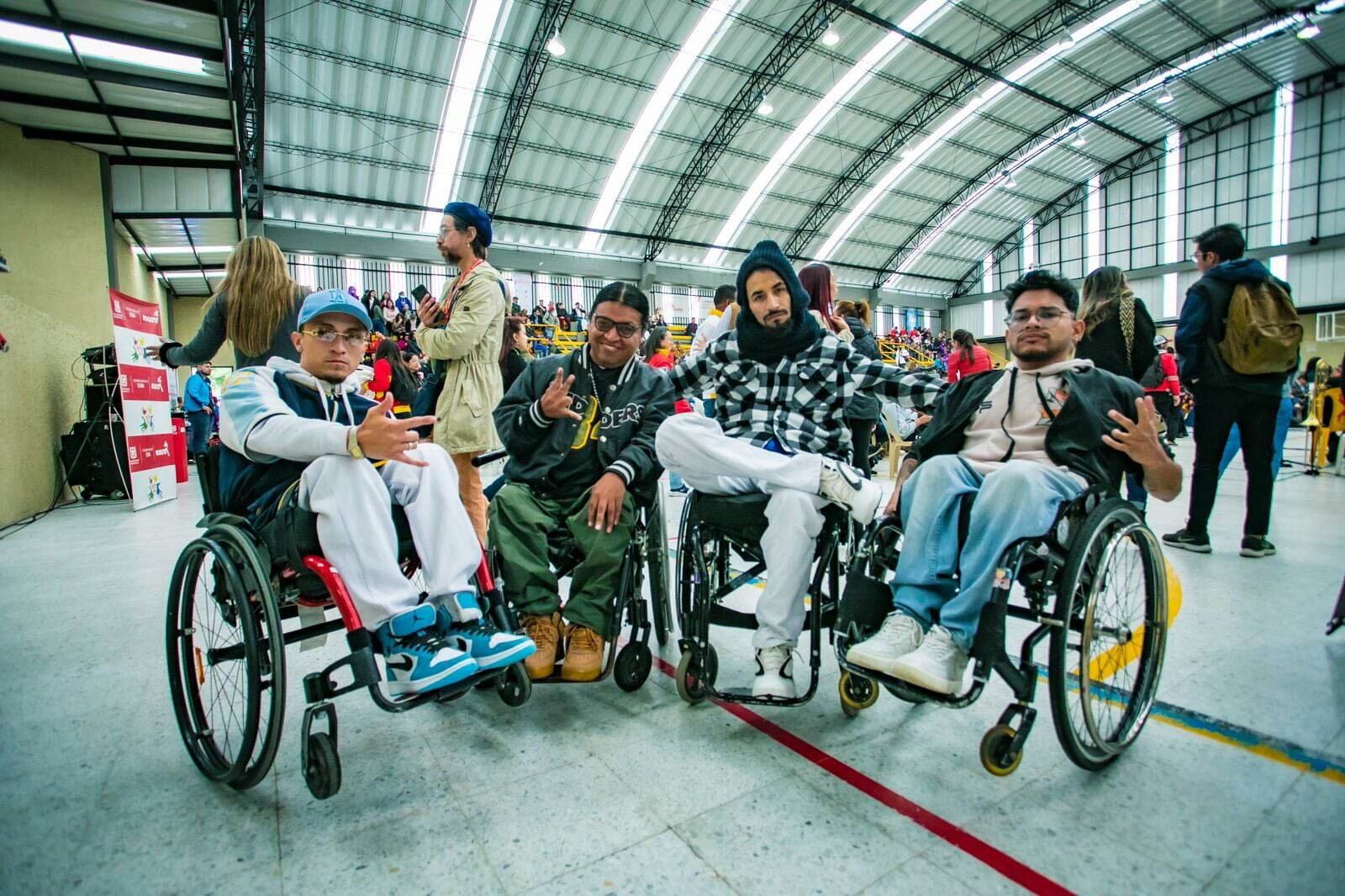 Esta política fue construida con participación de la población beneficiada, y por eso tiene aportes directos de quienes sufren de alguna capacidad
diferencial.