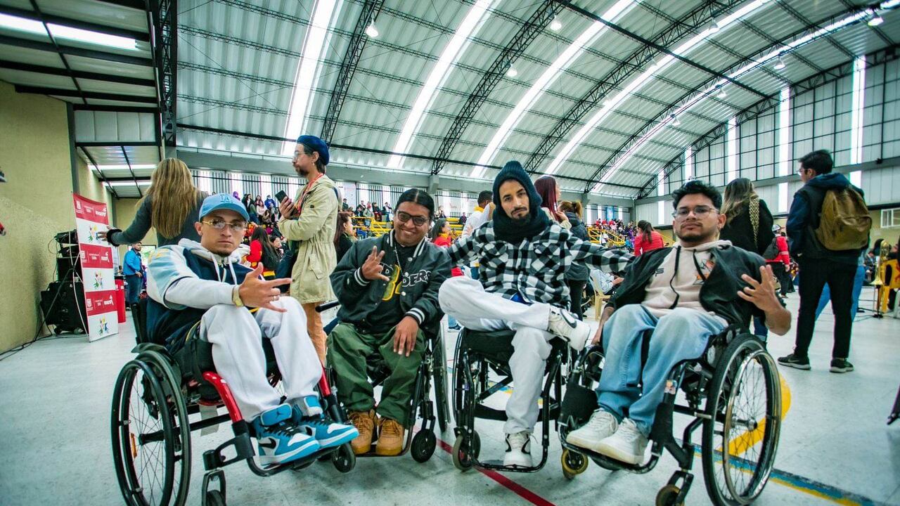 Esta política fue construida con participación de la población beneficiada, y por eso tiene aportes directos de quienes sufren de alguna capacidad
diferencial.