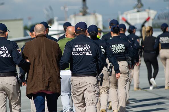 Colombia, en cooperación con Venezuela, detuvo a una persona a la que Interpol buscaba por terrorismo y tráfico de armas. (Photo by: Stringer/Long Visual Press/Universal Images Group via Getty Images)