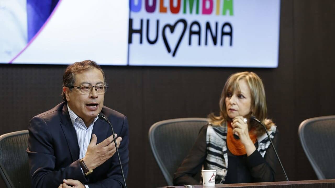 El senador Gustavo Petro y la congresista Ángela Robledo