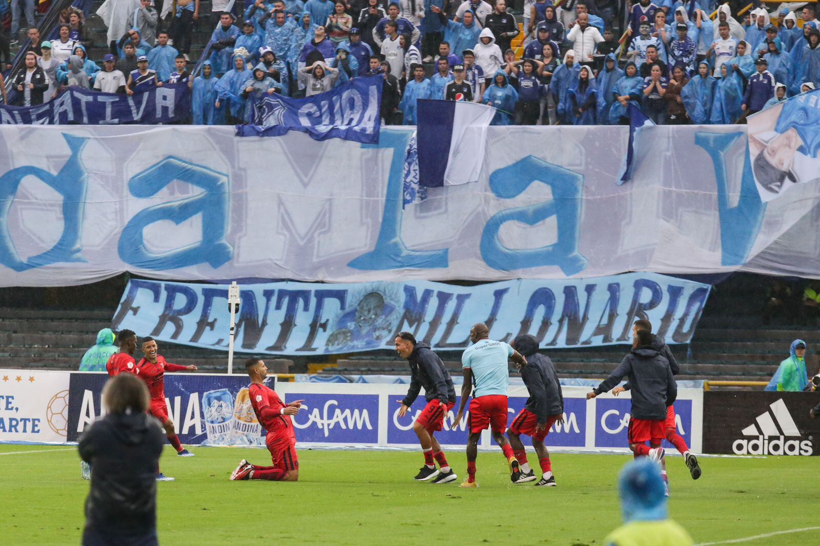 Imagen del partido entre Millonarios y América de Cali por la fecha 2 del cuadrangular semifinal del Grupo B.