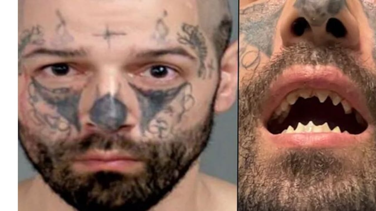 Durante todo el tiempo que estuvo retenida en la casa, Barajas amenazó con morderla con sus afilados colmillos.