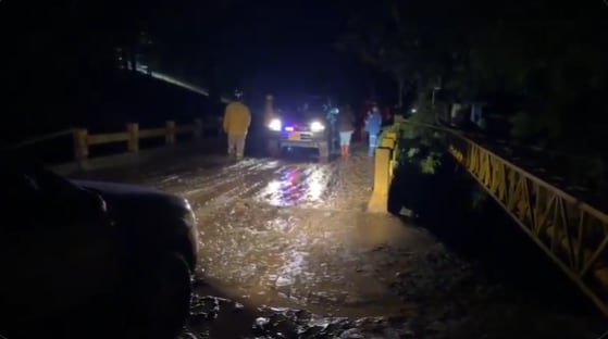 Hubo daños estructurales en viviendas de construcción rudimentaria en cercanías a la quebrada Yayata.