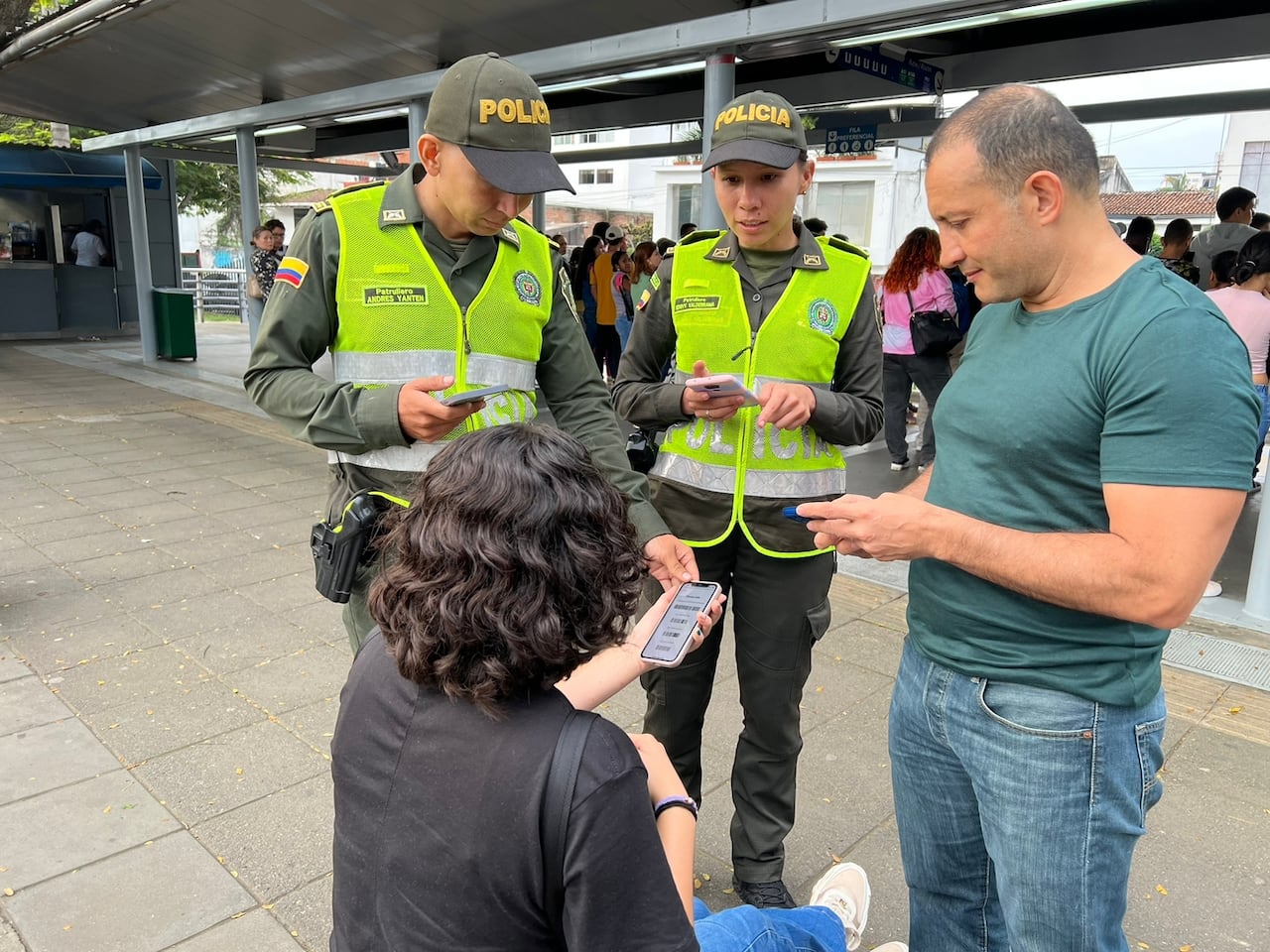 Por hechos violentos en el MIO de Cali, autoridades realizaron operativo de control en diez estaciones del masivo.