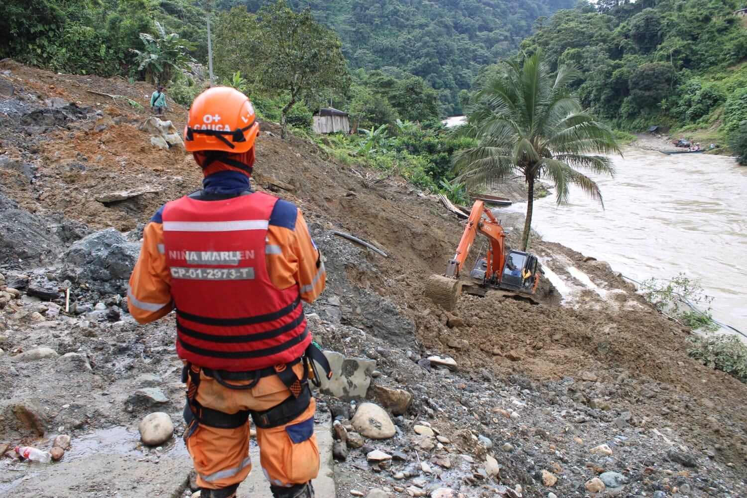 Integrantes de la Defensa Civil y bomberos de El Tambo, Argelia y El Plateado encontraron el cadáver de la joven cuando adelantaban la búsqueda de los tres niños desaparecidos tras la avalancha registrada el pasado jueves 5 de diciembre en esta parte del suroccidente del Cauca.
