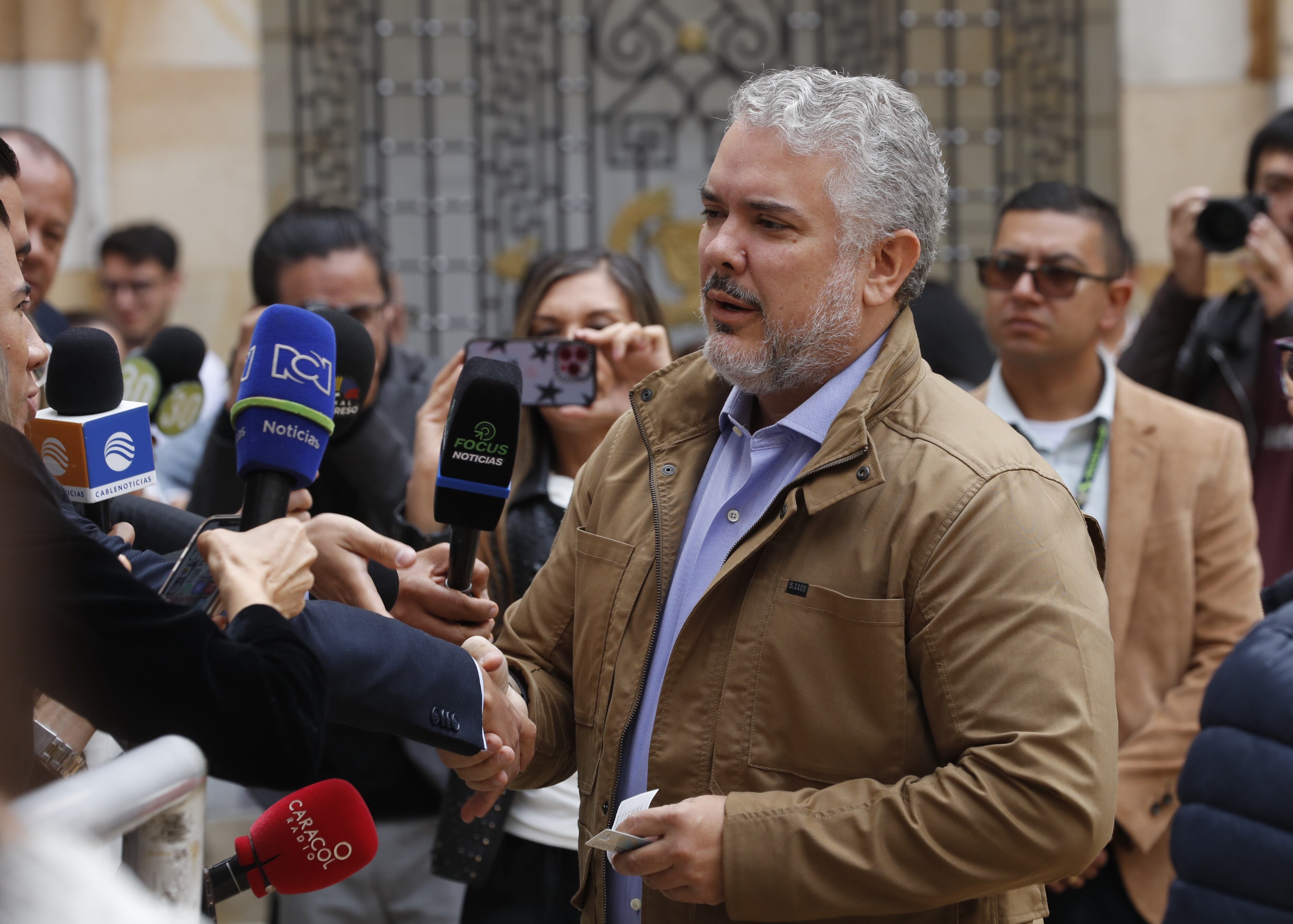 Expresidente Iván Duque ejerce su derecho al voto en la mesa 1