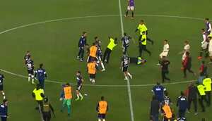 La batalla campal se dio en el estadio Monumental Marathon de Lima.