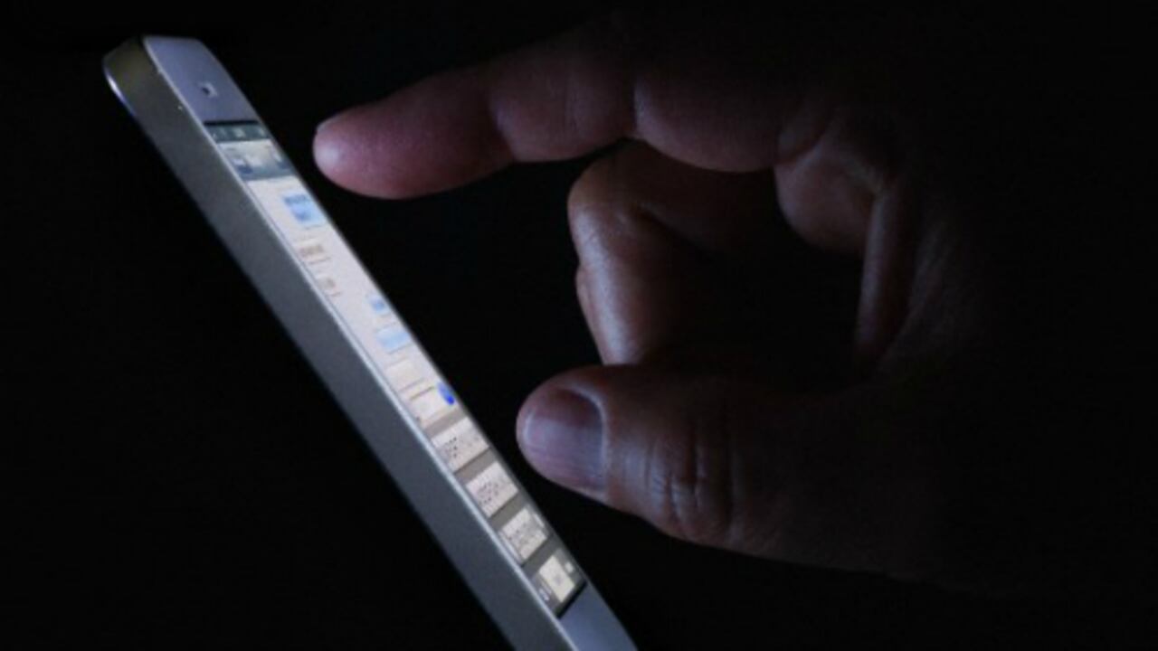 Las razones para no conectarse a redes desconocidas son muchas, pues los administradores de estas pueden dejarlas abiertas para robar información personal de víctimas que se conectan a las mismas.