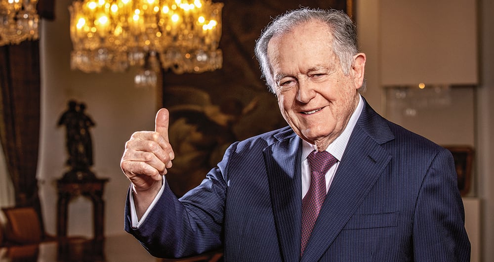   Aunque como él señala, se retirará a “sus cuarteles de invierno”, seguirá pendiente del desarrollo de la organización que construyó y espera que su guía y consejo sean útiles, especialmente “en un momento como el que está experimentando Colombia en la actualidad”.