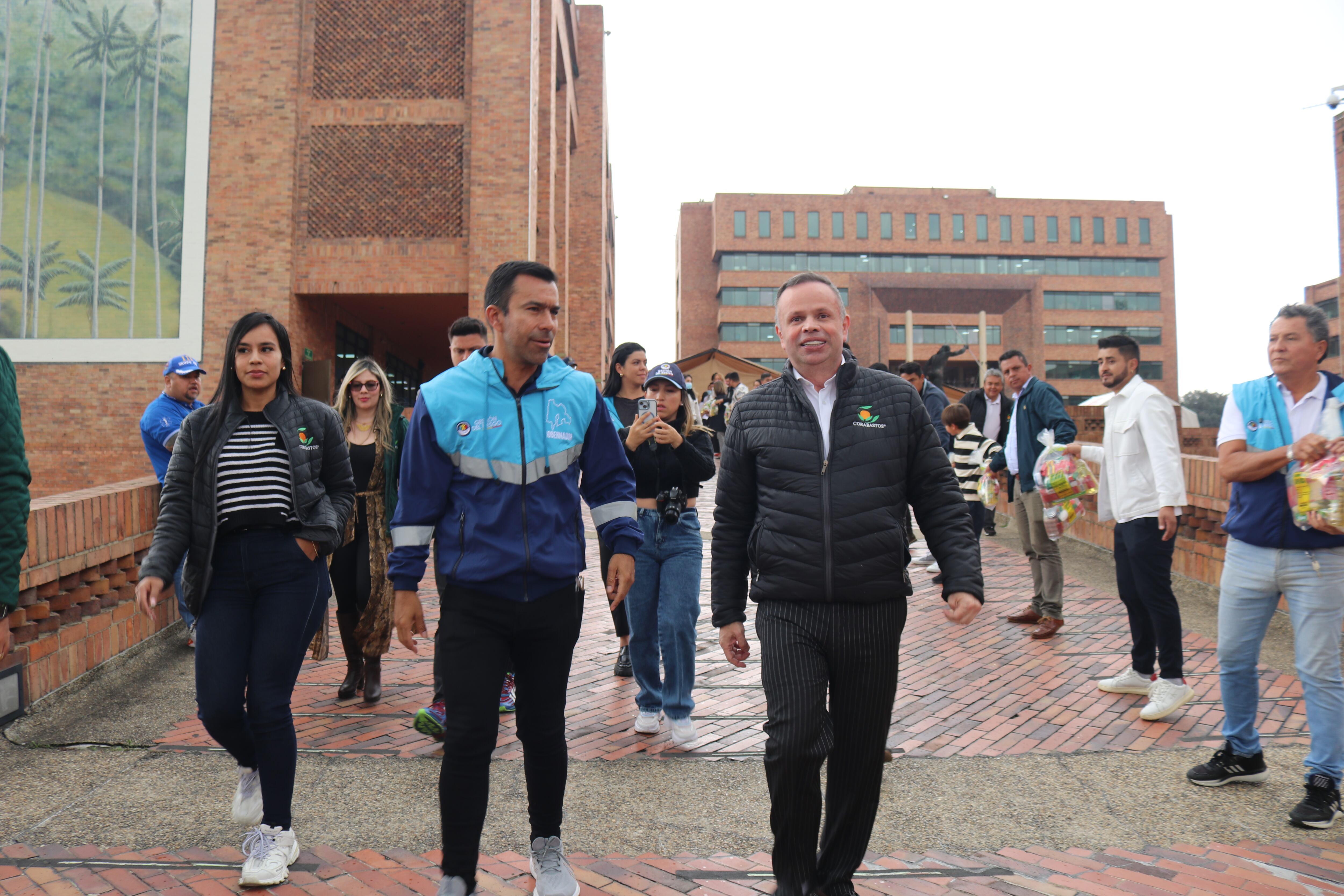 Jorge Emilio Rey Ángel, gobernador de Cundinamarca, y Javier Salcedo, gerente general de Corabastos.