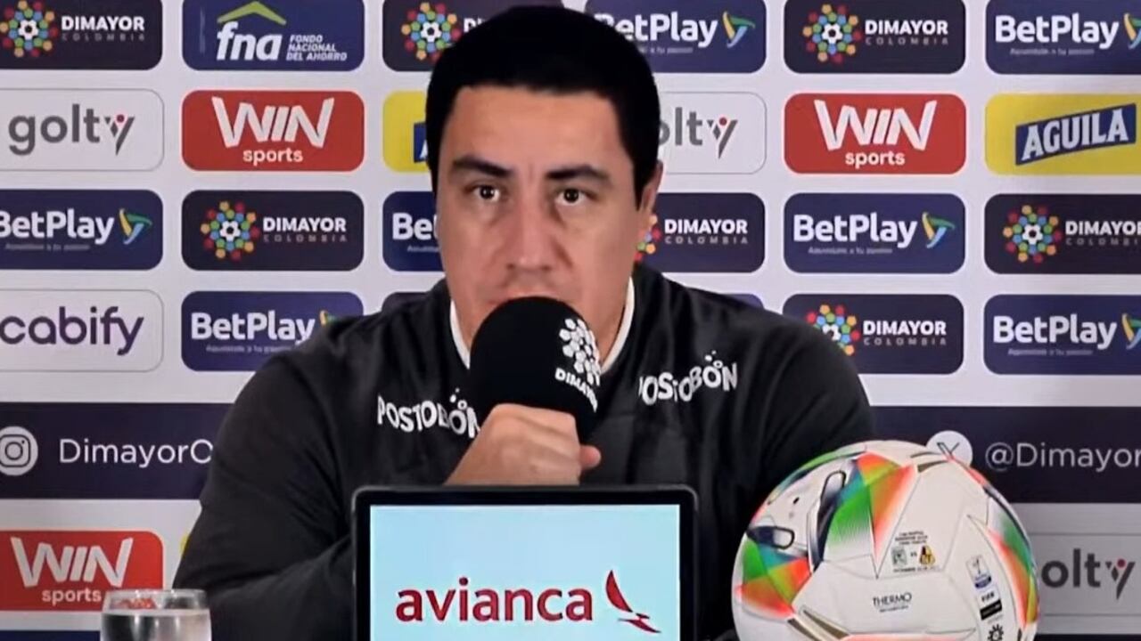 Efraín Juárez, técnico de Nacional, en la rueda de prensa previa a la final de vuelta con Tolima.