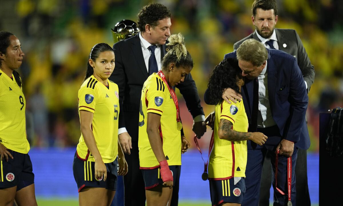 Colombia's players line up to receive the second place medal during the award ceremony of the women's Copa America soccer tournament in Bucaramanga, Colombia , Saturday, July 30, 2022. Colombia lost to Brazil 0-1. (AP/Fernando Vergara)