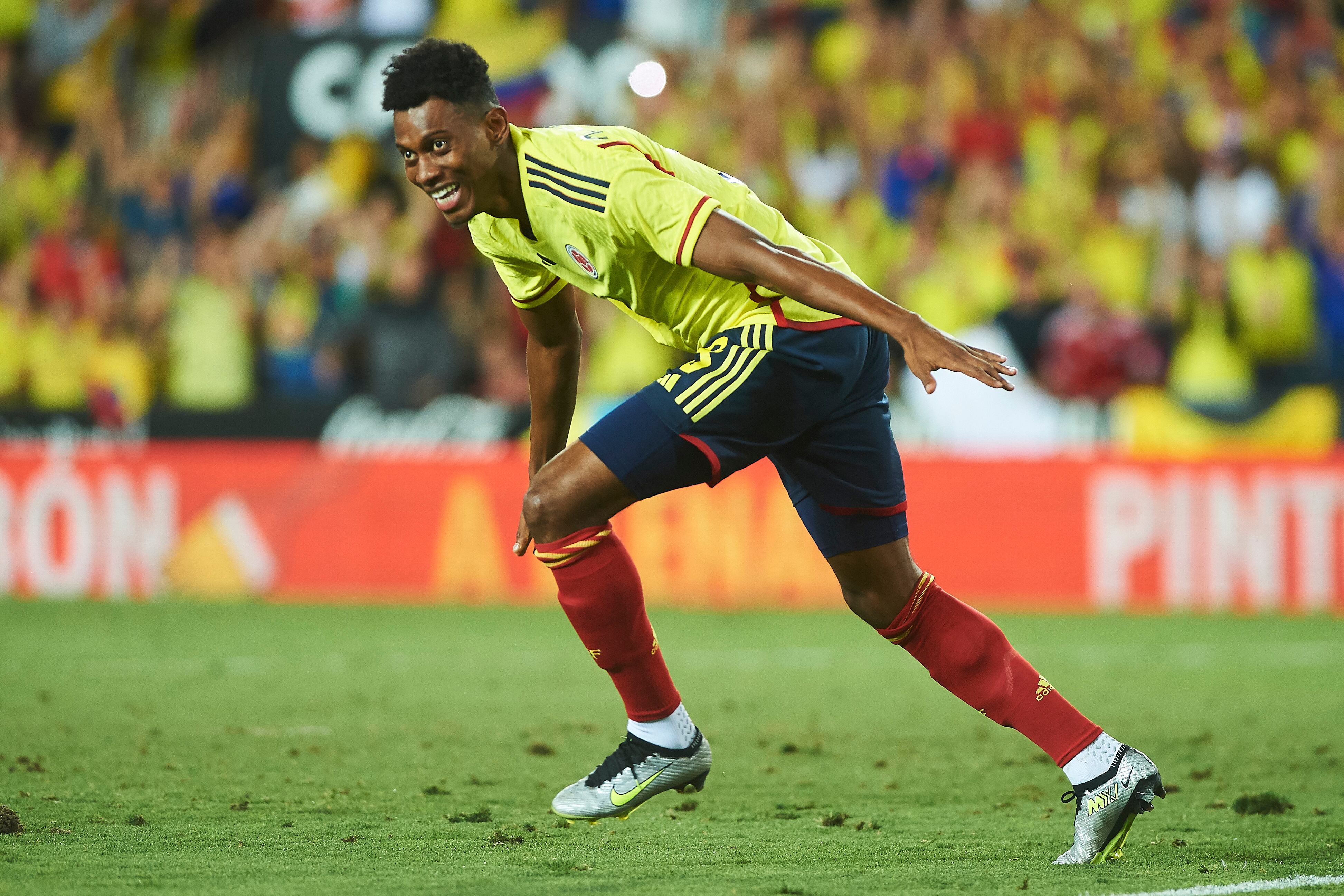 VALENCIA, ESPAÑA - 16 DE JUNIO: Mateo Cassierra de Colombia celebra después de marcar el primer gol de su equipo durante el partido amistoso internacional entre Colombia e Irak en el Estadio Mestalla el 16 de junio de 2023 en Valencia, España. (Foto de María José Segovia/DeFodi Images vía Getty Images)