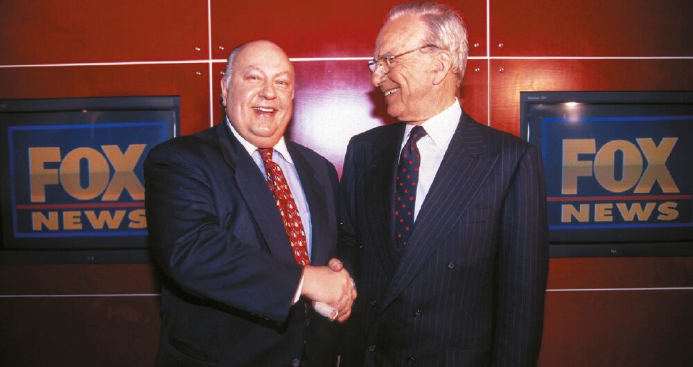 Rupert Murdoch con Roger Ailes, el experto en televisión encargado de montar la polémica estrategia de Fox News. 