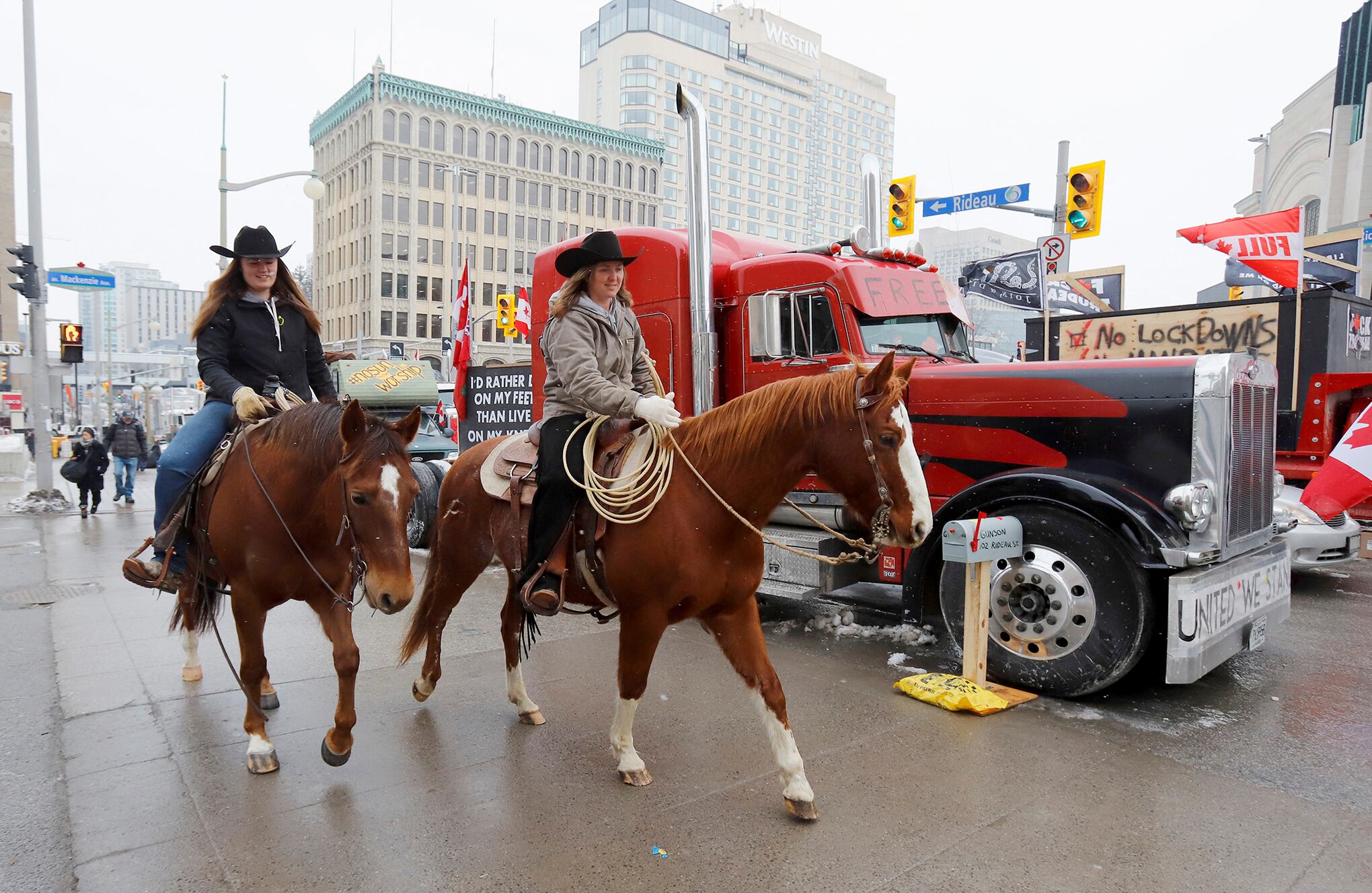 En imágenes: protestas y bloqueos en Canadá.