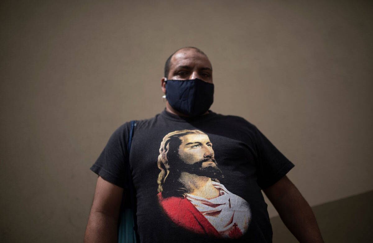 Los contenedores hacen parte del protocolo de la Uaesp para ampliar la capacidad en los cementerios distritales y hacer frente a la emergencia por covid-19. Foto: Esteban Vega/SEMANA