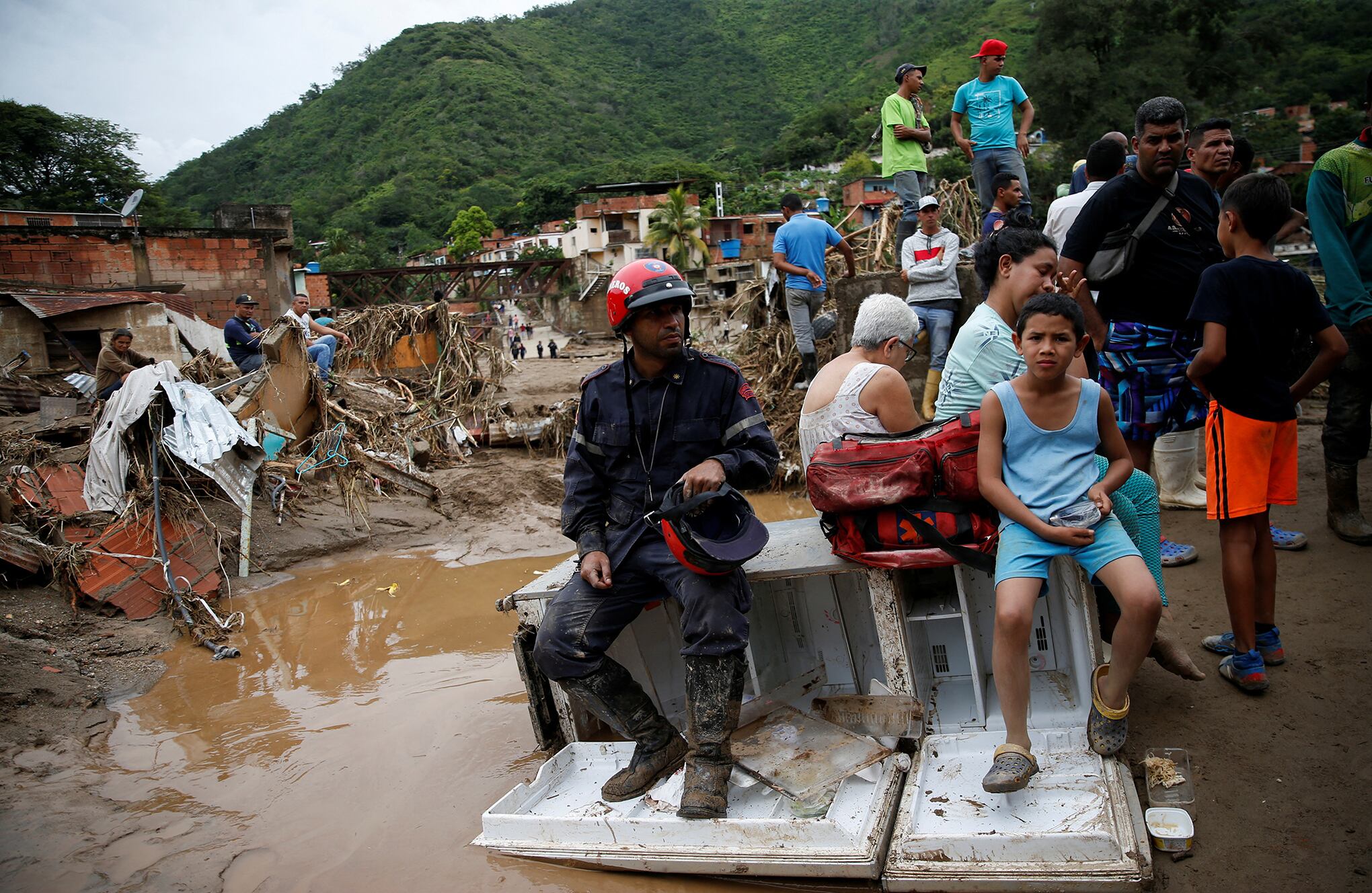 En imágenes : Rescatistas venezolanos buscan desaparecidos tras inundaciones mortales