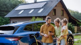 La autonomía, el espacio interior y la velocidad de carga son algunos de los aspectos clave al elegir un vehículo eléctrico para la familia.