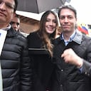 Daniel Quintero con su esposa Diana Osorio llegan a la procuraduria