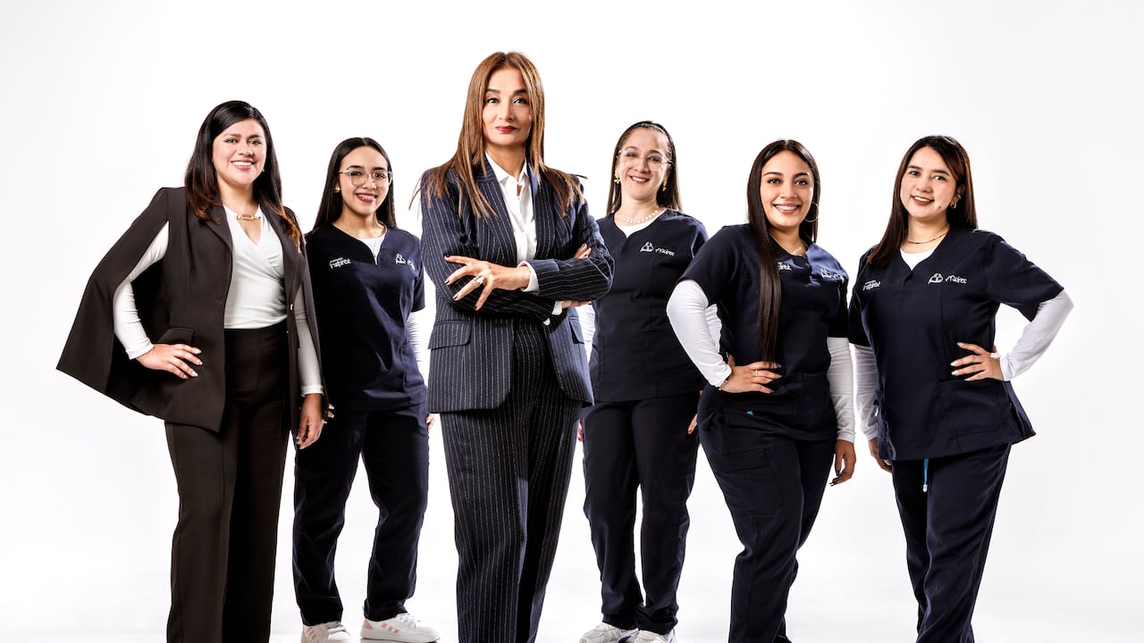 De izq. a der.: Catalina Muñoz; Natalia Villalobos; Martha Herrera, directora de Funcolehf; Adriana Solano; Camila Villalobos; Migdalia Daza.