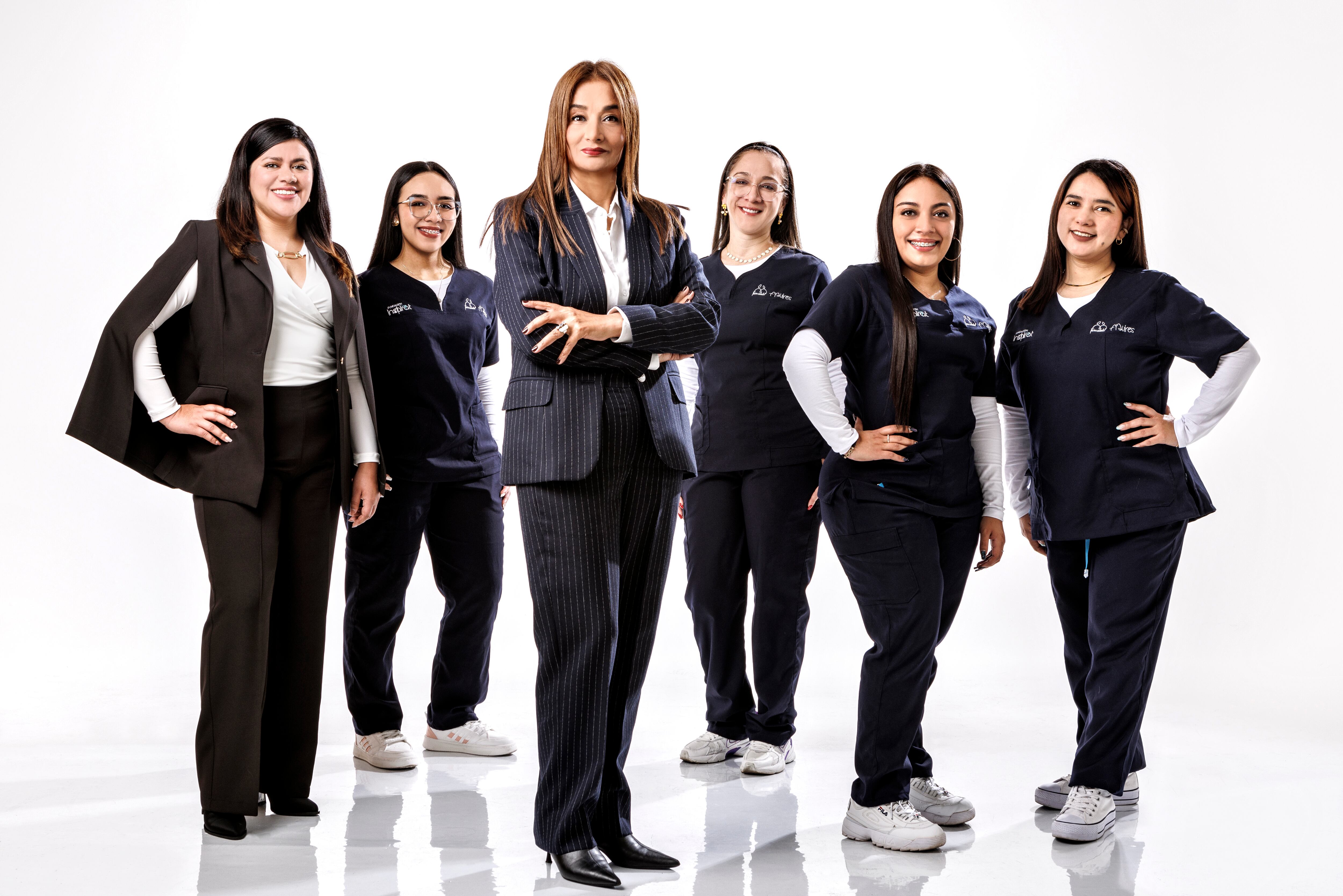 De izq. a der.: Catalina Muñoz; Natalia Villalobos; Martha Herrera, directora de Funcolehf; Adriana Solano; Camila Villalobos;  Migdalia Daza.