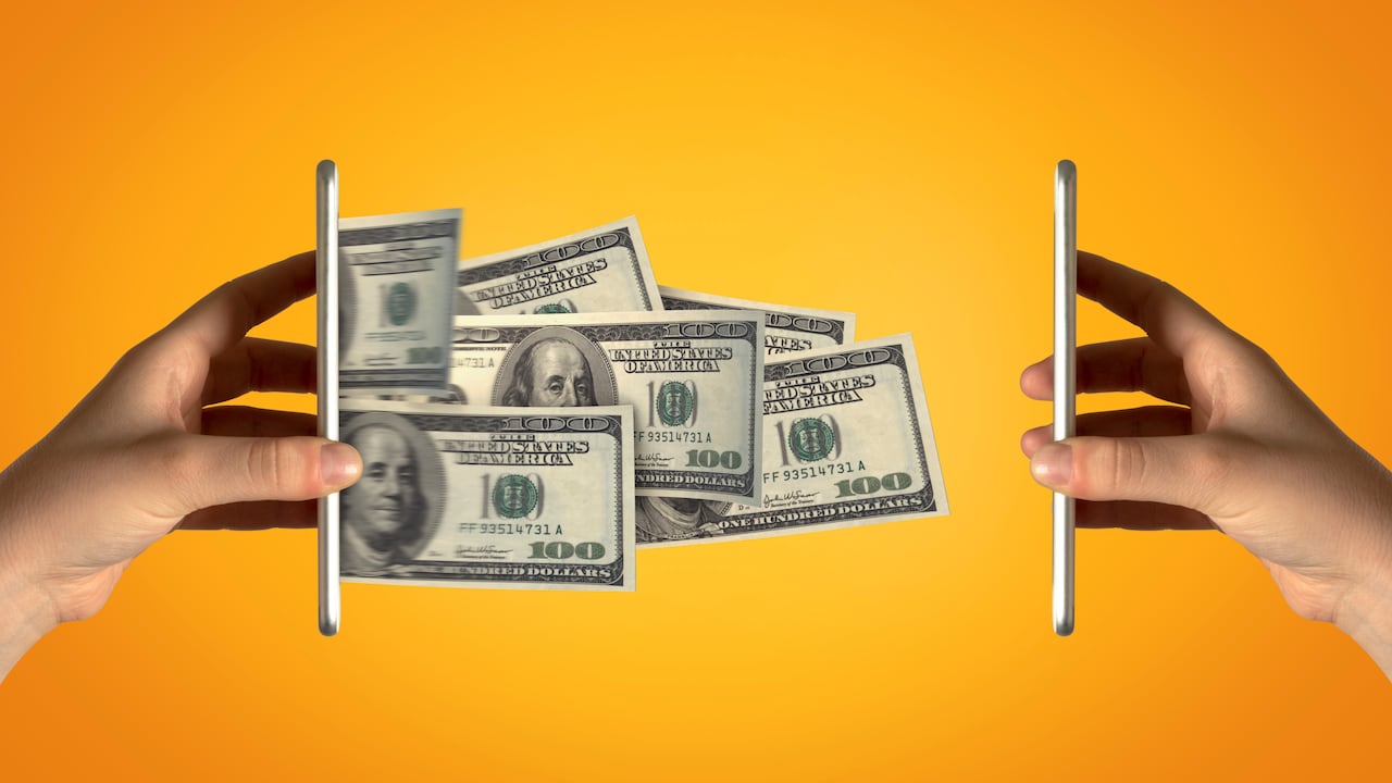 El dólar se ha revaluado más del 13 por ciento a nivel mundial, durante los últimos 12 meses.