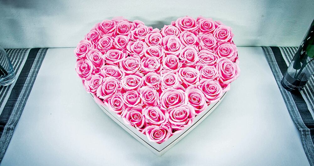 Desde fincas en la sabana de Bogotá y en el oriente antioqueño se proveen rosas, claveles y crisantemos para San Valentín. 