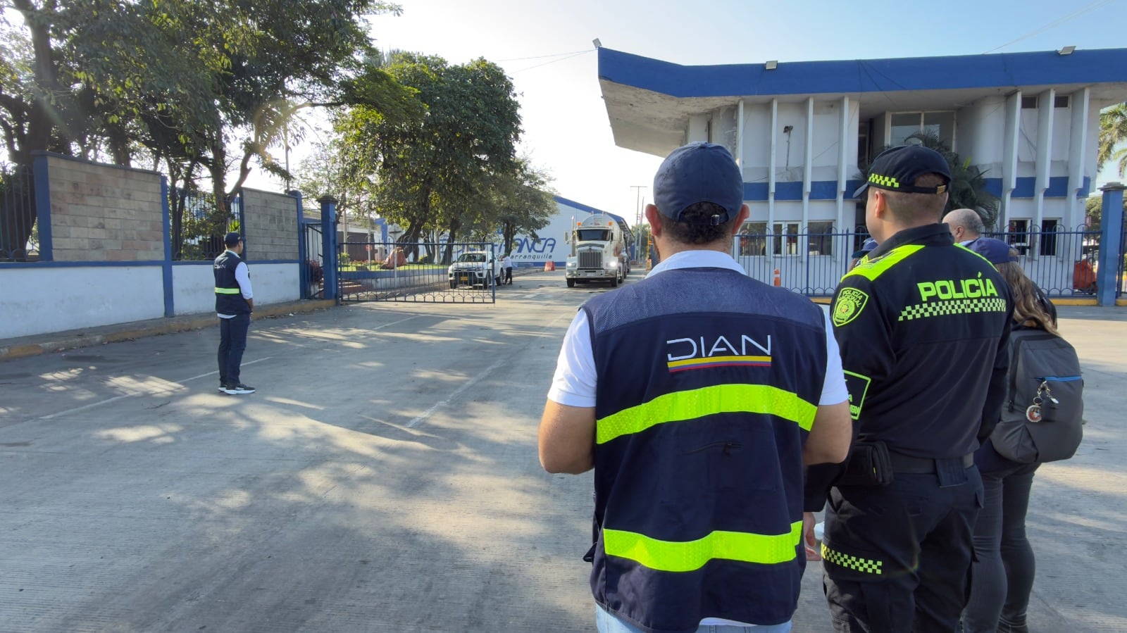 Dian adelanta 'Plan Navidad' realizando inspecciones simultáneas en
aeropuertos, pasos de frontera y zonas francas del país.