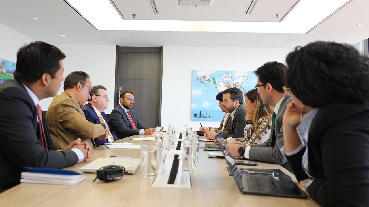 Este miércoles se realizó un encuentro entre el presidente de la JEP, Alejandro Ramelli y el alcalde de Bogotá, Carlos Fernando Galán.